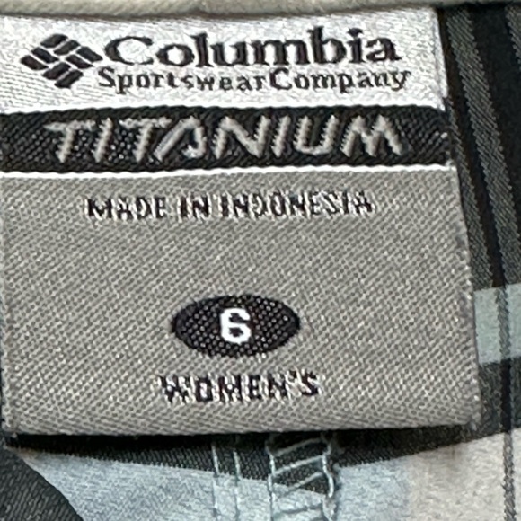 Columbia Titanium  Plaid Golf Skort Skirt w/ Shorts Zipper & Button Close Size 6 - Picture 2 of 11
